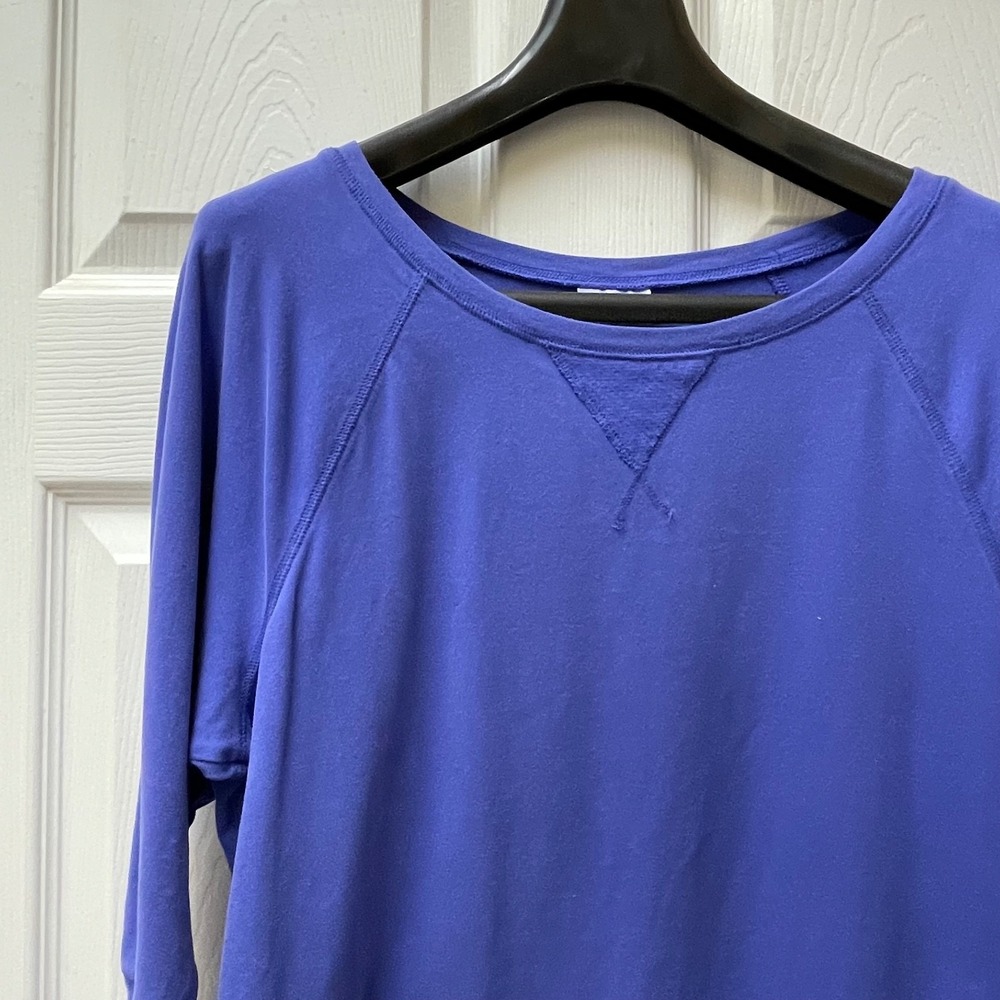 Danskin Now Women's Size Medium Purple‎ 3/4 Sleeve Shirt Curved Hem Logo